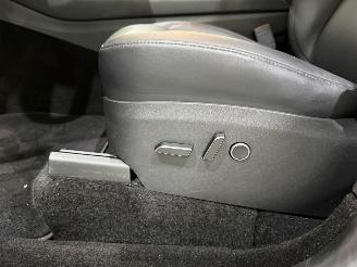 Tesla Model Y Maximum Range / Premium picture 30