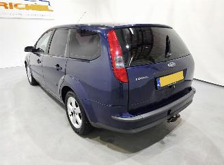 Ford Focus Wagon 1.6-16V Futura Automaat picture 4