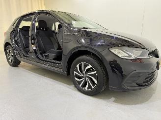 Vaurioauto  passenger cars Volkswagen Polo VI HB 1.0 TSI Life 2023/1