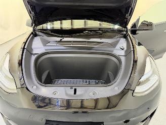 Tesla Model Y Standard Range picture 24
