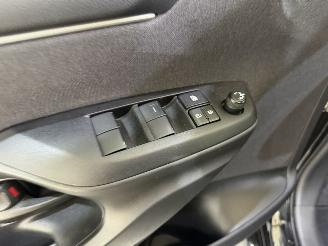 Toyota Yaris HB 1.5 Hybrid Iconic picture 31
