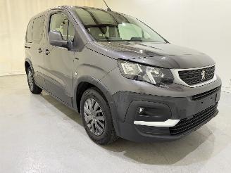 Schadeauto Peugeot Rifter MPV 1.2 PureTech 110 Style 2021/3