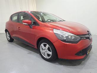 Schadeauto Renault Clio HB 1.2 16V 75 Collection Airco 2013/4