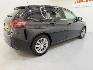 Peugeot 308 HB 1.2 PureTech Allure Pano picture 22