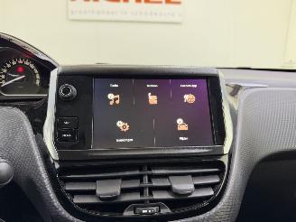 Peugeot 2008 1.2 PureTech 110 Allure picture 23