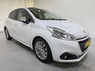 damaged passenger cars Peugeot 208 HB 1.6 Blue HDI 100 Premium 2015/12
