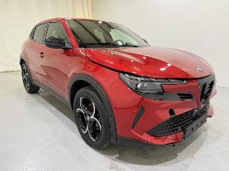 Vaurioauto  passenger cars Alfa Romeo Junior Ibrida 1.2 VGT Sport Speciale 2025/1
