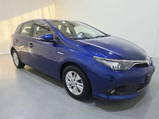 damaged passenger cars Toyota Auris HB 1.8 Hybrid Business Plus 100Kw Bjr.2017 2017/3