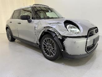 Vaurioauto  passenger cars Mini Cooper 5-Drs 1.5 C Classic Aut7 2024/12