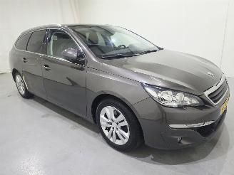 škoda osobní automobily Peugeot 308 SW 1.2 E-THP Blue Lease Executive 81Kw Glazen-dak 2014/10