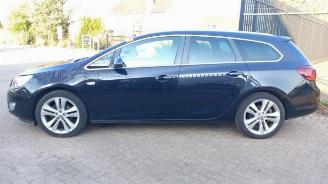 Opel Astra Astra J Sports Tourer (PD8/PE8/PF8), Combi, 2010 / 2015 1.4 Turbo 16V picture 4
