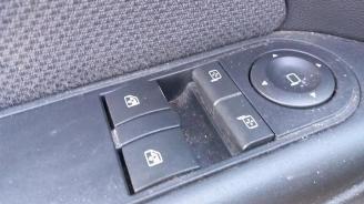 Opel Astra Astra H (L48), Hatchback 5-drs, 2004 / 2010 1.6 16V picture 21