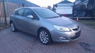 Vrakbiler auto Opel Astra Astra J (PC6/PD6/PE6/PF6), Hatchback 5-drs, 2009 / 2015 1.4 16V ecoFLEX 2010/9