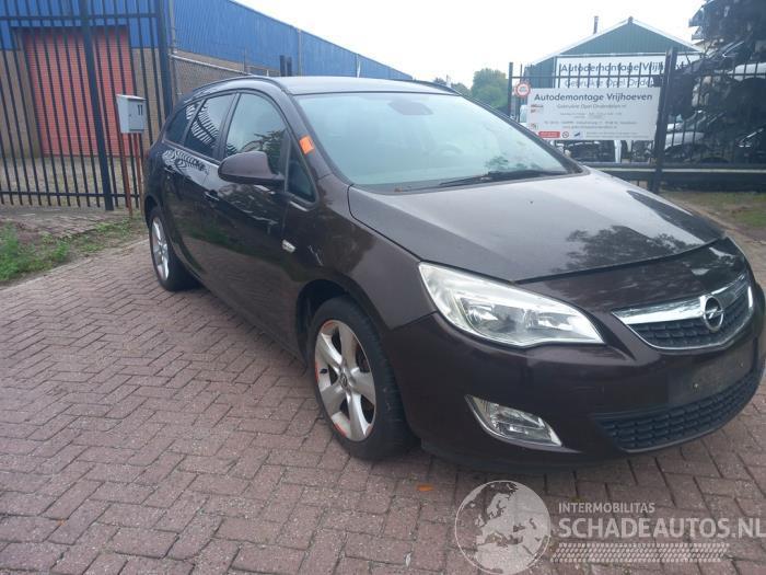 Opel Astra Astra J Sports Tourer (PD8/PE8/PF8), Combi, 2010 / 2015 1.6 16V