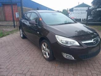 Vrakbiler auto Opel Astra Astra J Sports Tourer (PD8/PE8/PF8), Combi, 2010 / 2015 1.6 16V 2011/11