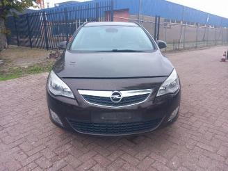 Opel Astra Astra J Sports Tourer (PD8/PE8/PF8), Combi, 2010 / 2015 1.6 16V picture 2