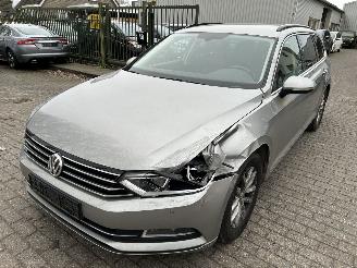 uszkodzony samochody osobowe Volkswagen Passat Stationcar 1.4 TSI  Automaat Connected 2017/2