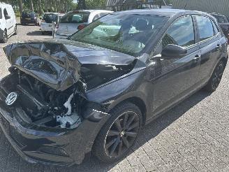 uszkodzony samochody osobowe Volkswagen Polo 1.0 MPI  Comfortline 2018/3