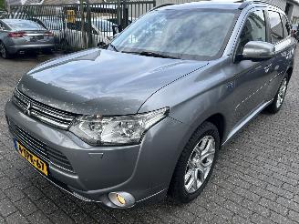 Auto incidentate Mitsubishi Outlander 2.0 PluginHybrid Instyle  Automaat 2014/4