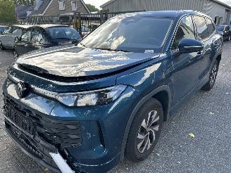 krockskadad bil auto Volkswagen Courier Tayron  1.5 e-Hybrid Life Edition  Automaat  ( nw prijs 56500,00 ) 2025/4