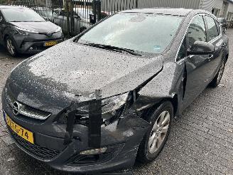 Damaged car Opel Astra 1.4 Edition  5 Drs 2015/3