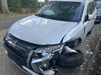 Coche accidentado Mitsubishi Outlander 2.4 PHEV   Intense  Automaat 2018/10