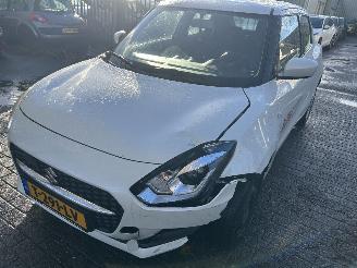 krockskadad bil auto Suzuki Swift 1.2 Hybrid Comfort 2023/7