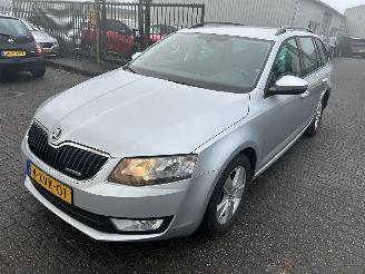 skadebil auto Skoda Octavia Stationcar 1.6 TDI greenline 2014/12