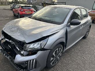  Peugeot 208 1.2 Hybrid  Automaat Style  met 2836 Km  ( nieuwprijs 30500,00 ) 2025/8