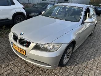Coche accidentado BMW 3-serie 318i  Sedan 2006/12