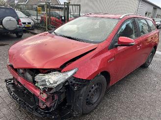 damaged passenger cars Toyota Auris 1.8 Hybrid  Stationcar  Aspiration 2014/2
