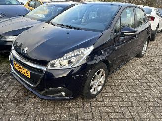 krockskadad bil auto Peugeot 208 1.2 PureTech Active 2016/3