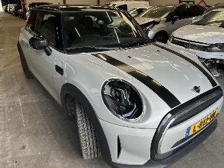 Mini Cooper 1.5 Business Edition picture 3