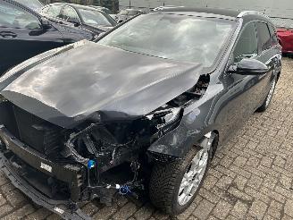 Coche accidentado Kia Ceed Stationcar 1.5 T-GDI Dynamic Plus Line 2024/8