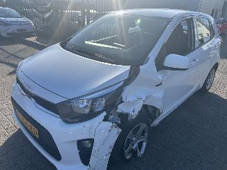 damaged passenger cars Kia Picanto 1.0 DPI Comfortline 2022/4
