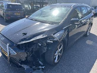 Schadeauto Ford Focus Stationcar 1,0 Trend 2017/3