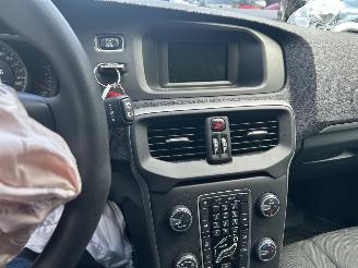 Volvo V-40 T2   2.0 Ltr picture 10