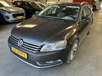 krockskadad bil auto Volkswagen Passat 1.6 TDI  Stationcar 2012/6