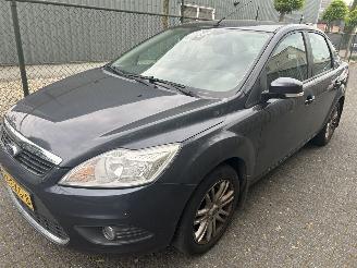 krockskadad bil auto Ford Focus 2.0 Sedan Ghia 2008/9