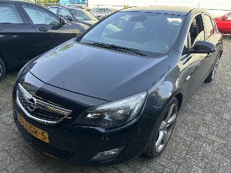 Coche accidentado Opel Astra 1.4 Turbo Sport   5 Drs 2010/4