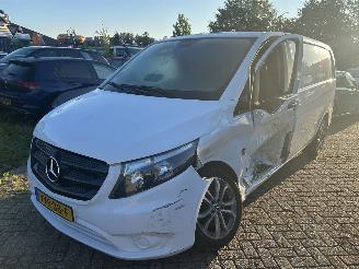 krockskadad bil bedrijf Mercedes Vito 111 CDI 2019/7