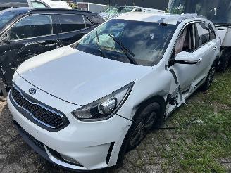 Auto incidentate Kia Niro 1.6 GDI  Hybrid  Automaat 2016/11