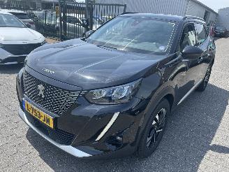krockskadad bil auto Peugeot 2008 1.2 PureTech  Allure Pack 2021/5