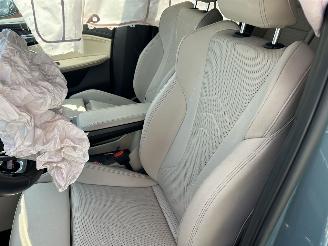 BMW iX1 xDrive  3.0 Launch Edition  67 kWh M pakket-Leer-Panoramadak picture 11