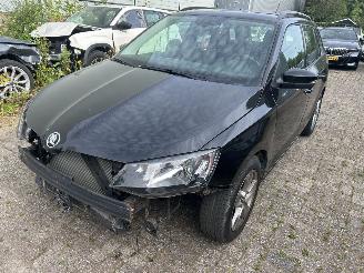 Vaurioauto  passenger cars Skoda Fabia Stationcar 1.0 TSI  Drive 2018/4