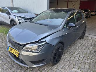 skadebil auto Seat Ibiza 1.0 FR  5 drs ( Panoramadak ) 2016/12