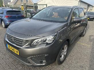 krockskadad bil auto Peugeot 5008 1.2 PureTech  Executive 2019/8