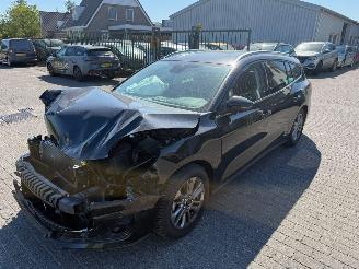 Voiture accidenté Ford Focus Stationcar 1.0 Hybrid Ecoboost Titanium 2024/10