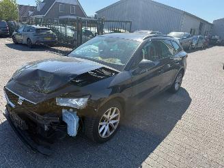 Voiture accidenté Seat Leon Sportstourer 1.0 eTSI Style Business  Automaat 2023/11