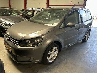krockskadad bil auto Volkswagen Touran 1.2 TSI Trendline Bluemotion ( 7 persoons ) 2012/1